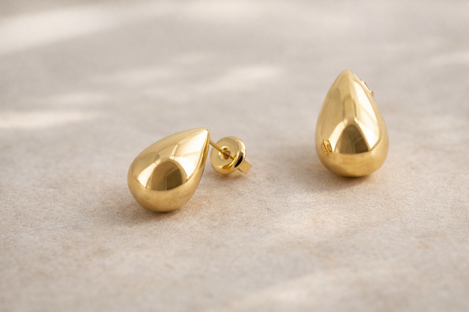 Boucle d’oreille - Goutte d’or - Acier inoxydable - 1 x 1,7 cm